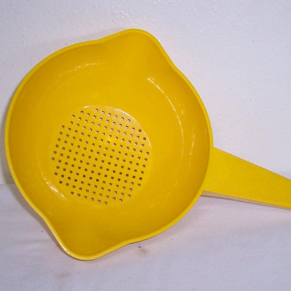 Tupperware Strainer 1 Quart Vintage Yellow Colander