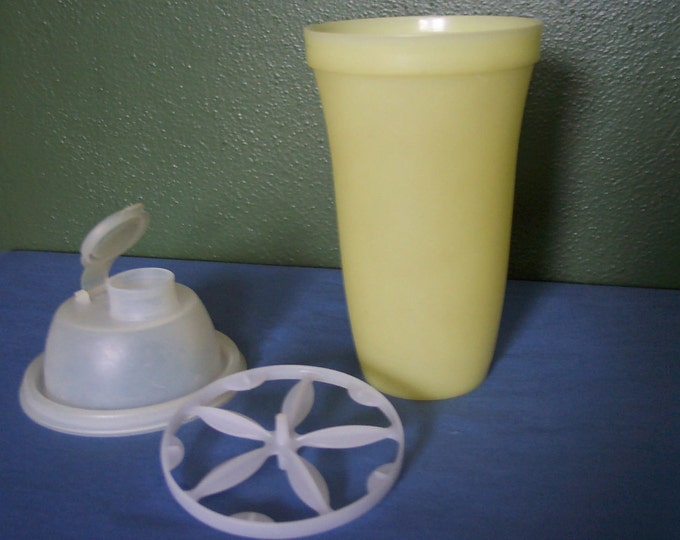 Tupperware Quick Shake 3 Pieces Gravy Cocktail Shaker Etsy