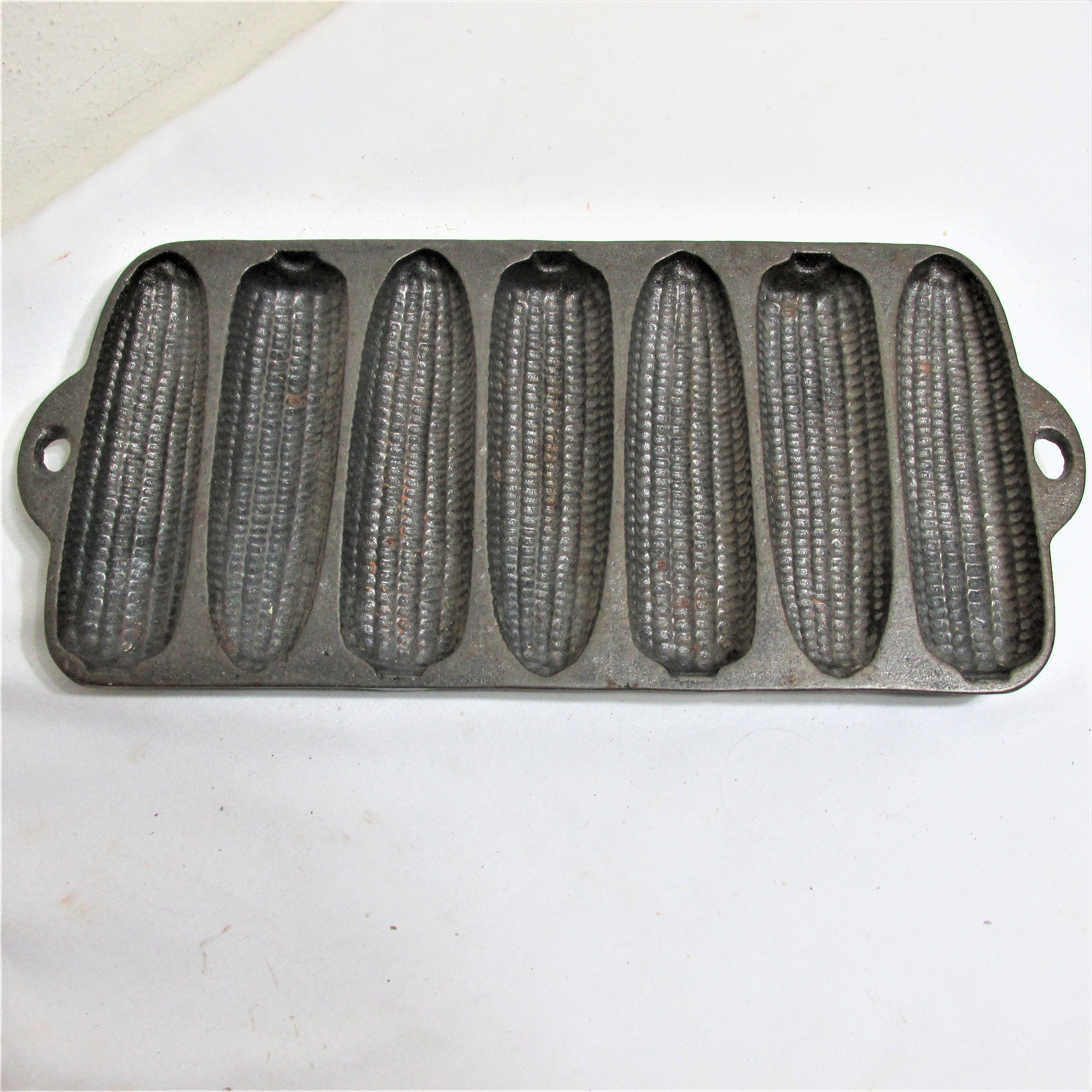 Cast Iron Cornbread Pan,, 7 Cavity Corn Shaped Baking Pan For Oven Baking Corn  Stick, Bread, Fritters, Cake, And More - Temu