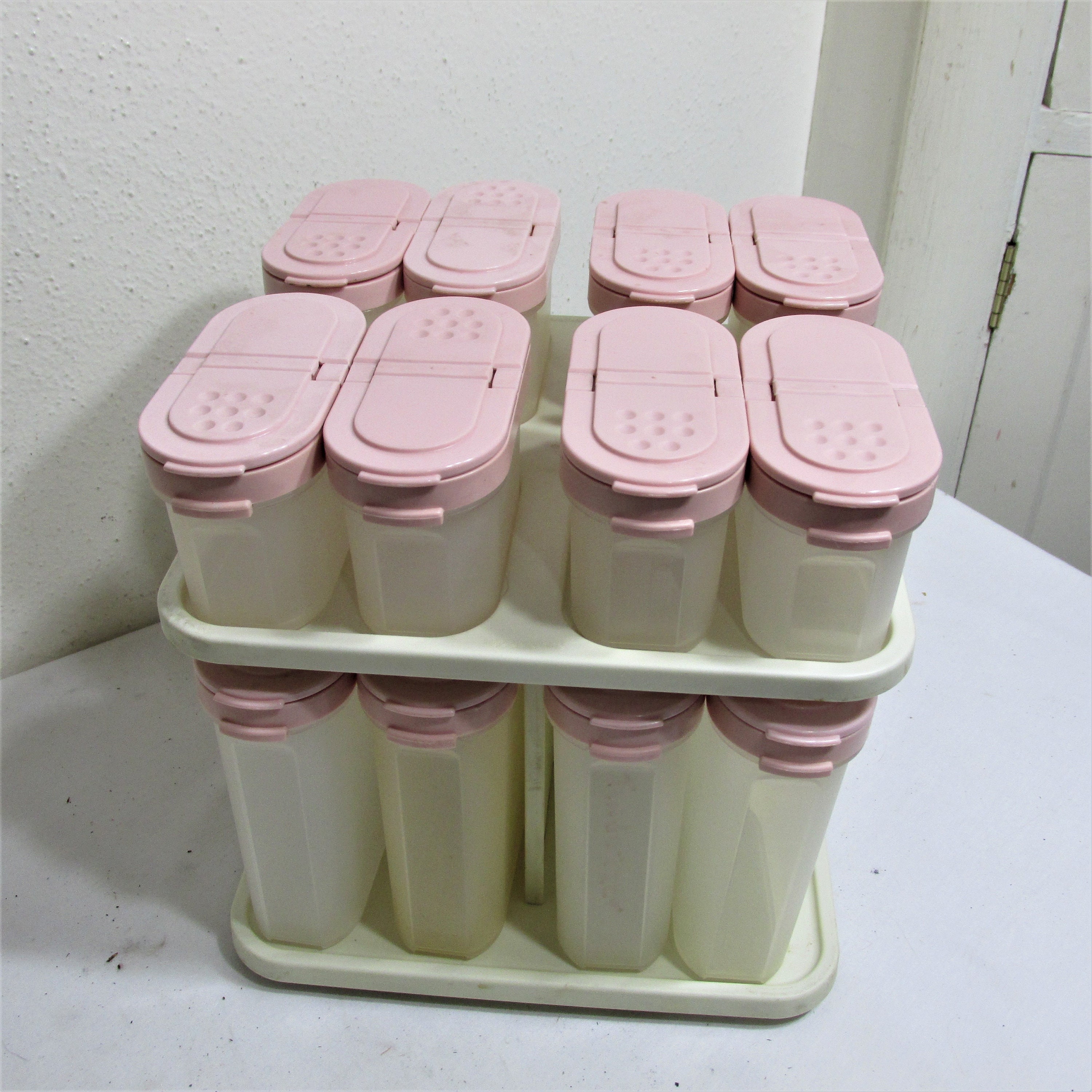 Tupperware 1846 Spice Shakers Pink Modular Lid Container Pour Shake 2 Tall/Short