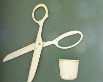 Metal Scissor and Thimble Vintage Wall Hanging Decor