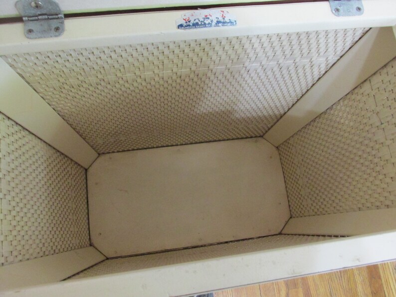 Laundry Hamper Wicker Vinyl Padded Lid Haweye Burlington
