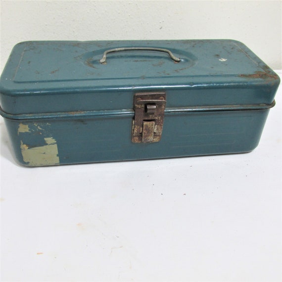 Vintage Preowned Cast Craft Fishing Tackle Box And Tackle