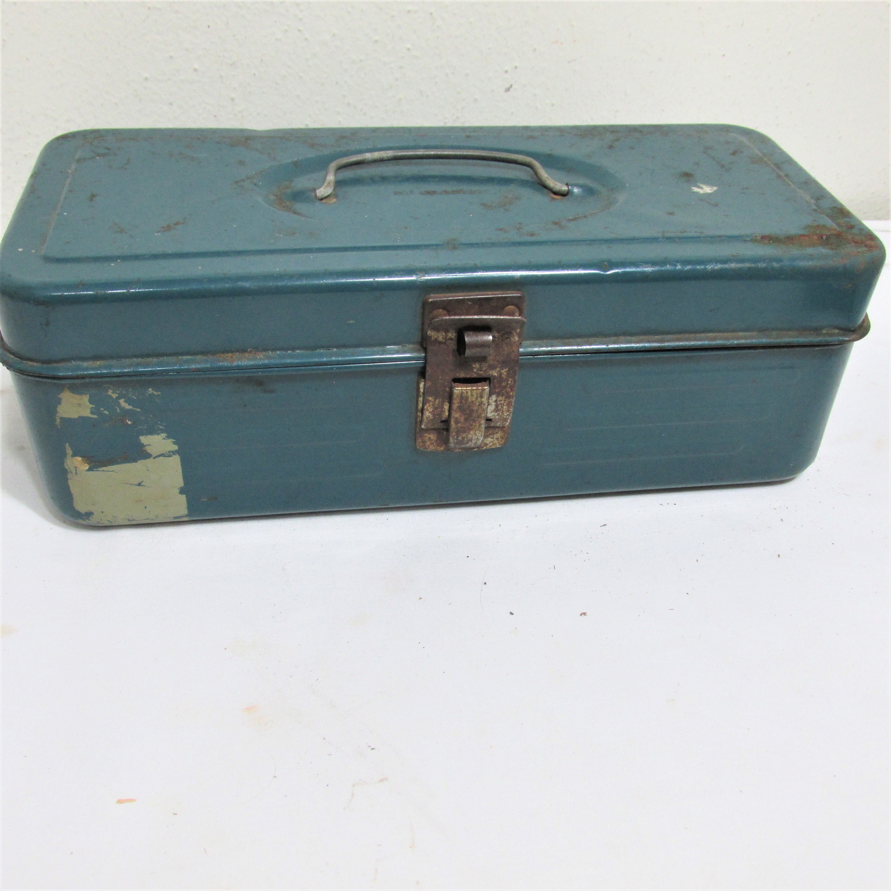 Metal Tackle Box Vintage Rustic Fishing Gear Craft Supply Container