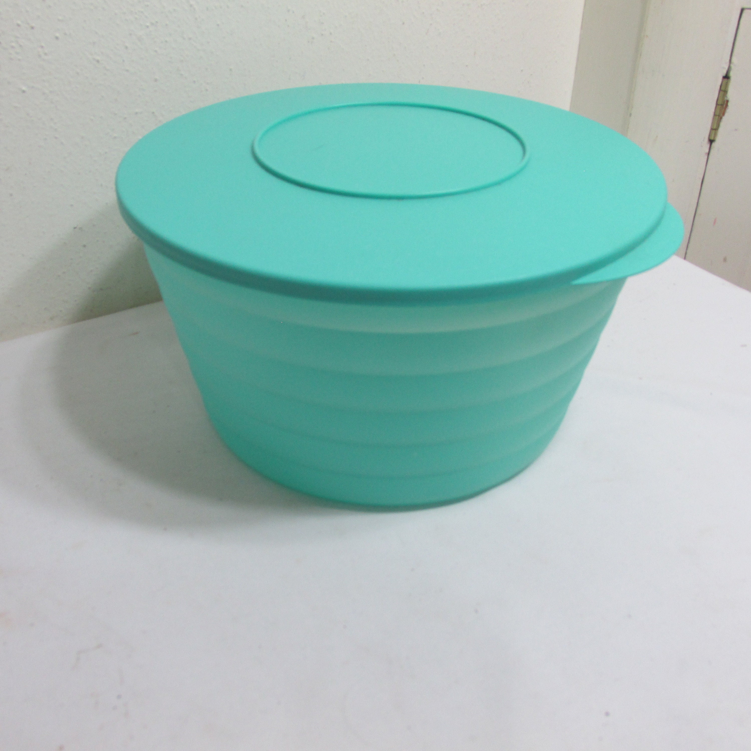 Tupperware Big Wonder Bowls Large Clear 3-cup Set of 4 w/Tokyo Blue Seals