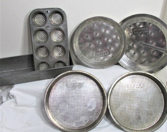 Ovenex Metal Pans Choose Vintage Starburst or Grid Design for Baking