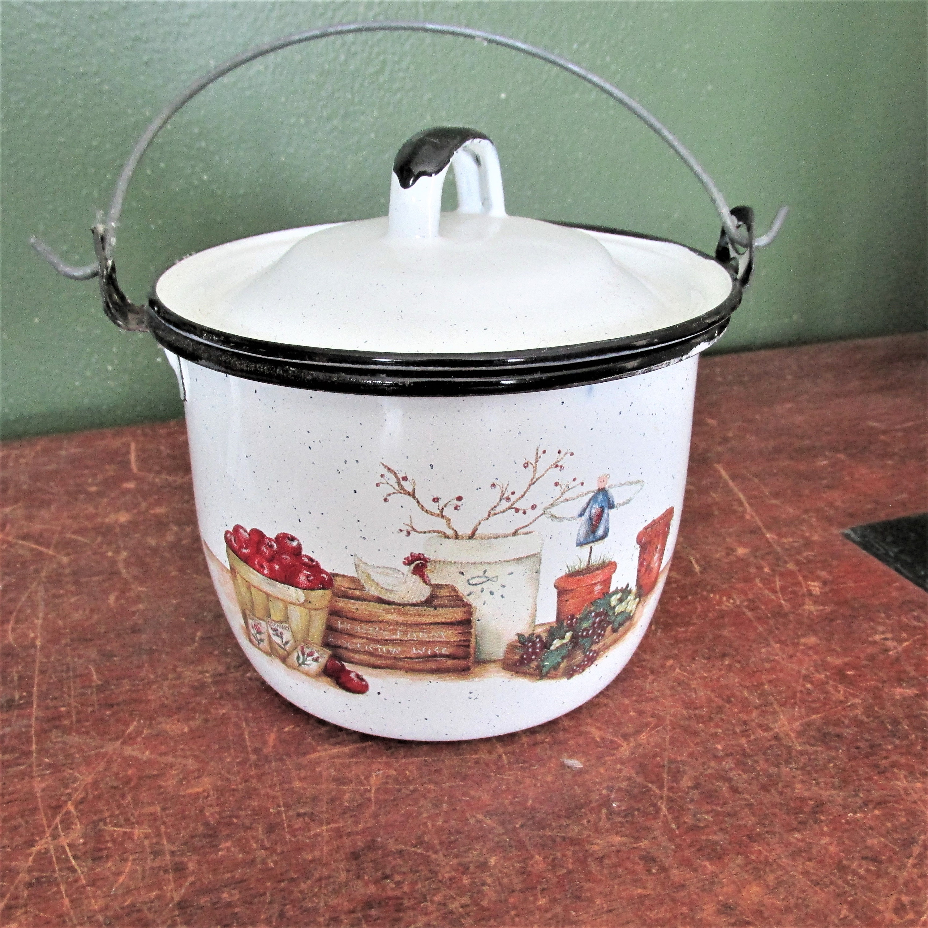 Enamel Pot With Lid 