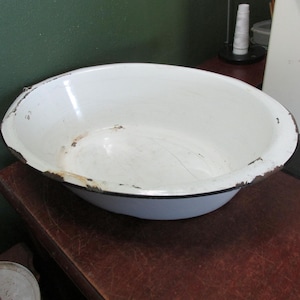 Enamel Oval Basin White with black Trim Vintage 14 x 18 Inch Wash Tub