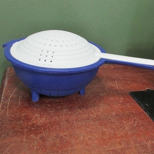 Tupperware 2 Piece Colander With Lid Strainer Lid