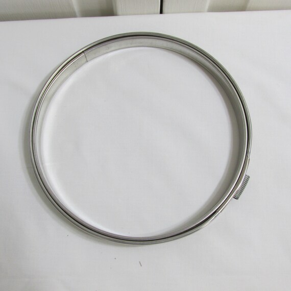 Vintage metal deals embroidery hoops
