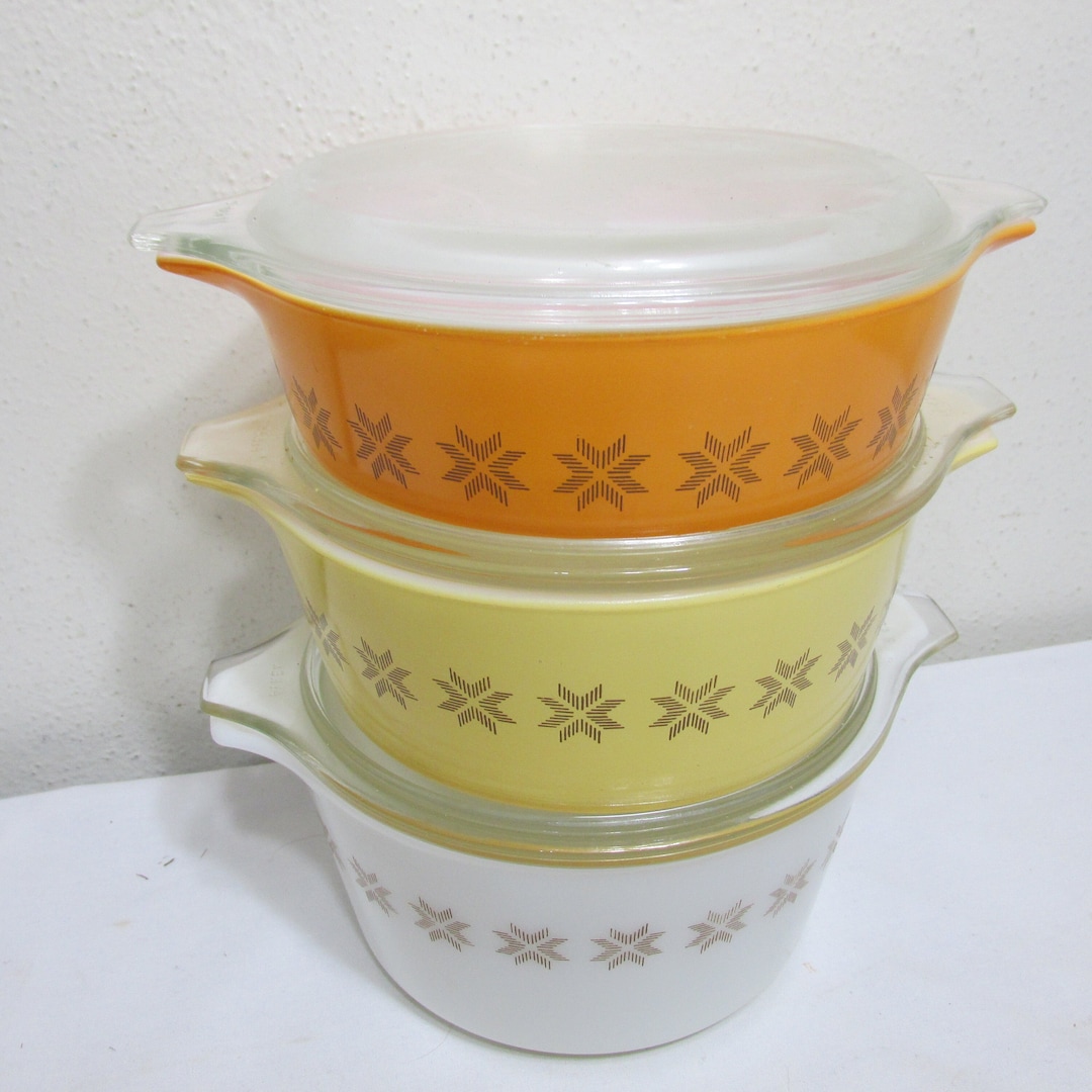Pyrex Town and Country Vintage Nesting Casserole Set of 3 in White