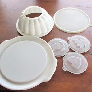 Tupperware Jello Mold with 3 Design Seal, Plate and lid Seal A Vintage Item