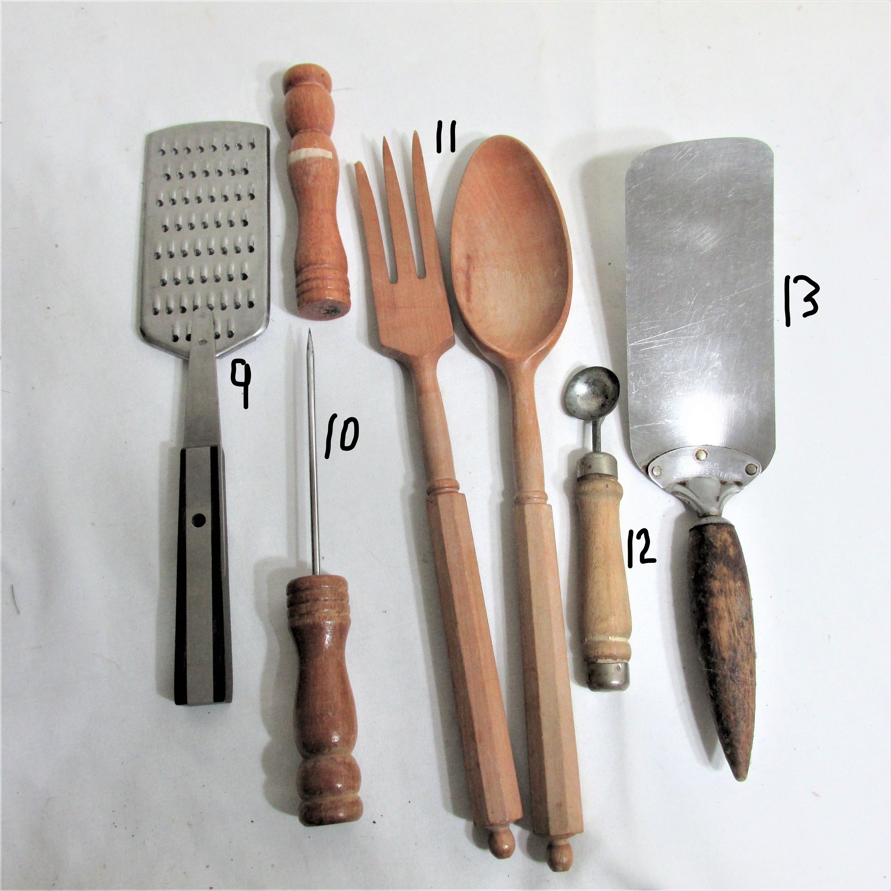 Râpe de Cuisine en Acier Inoxydable avec Manche en Bois - Qualité Premium - The Good Place Maroc