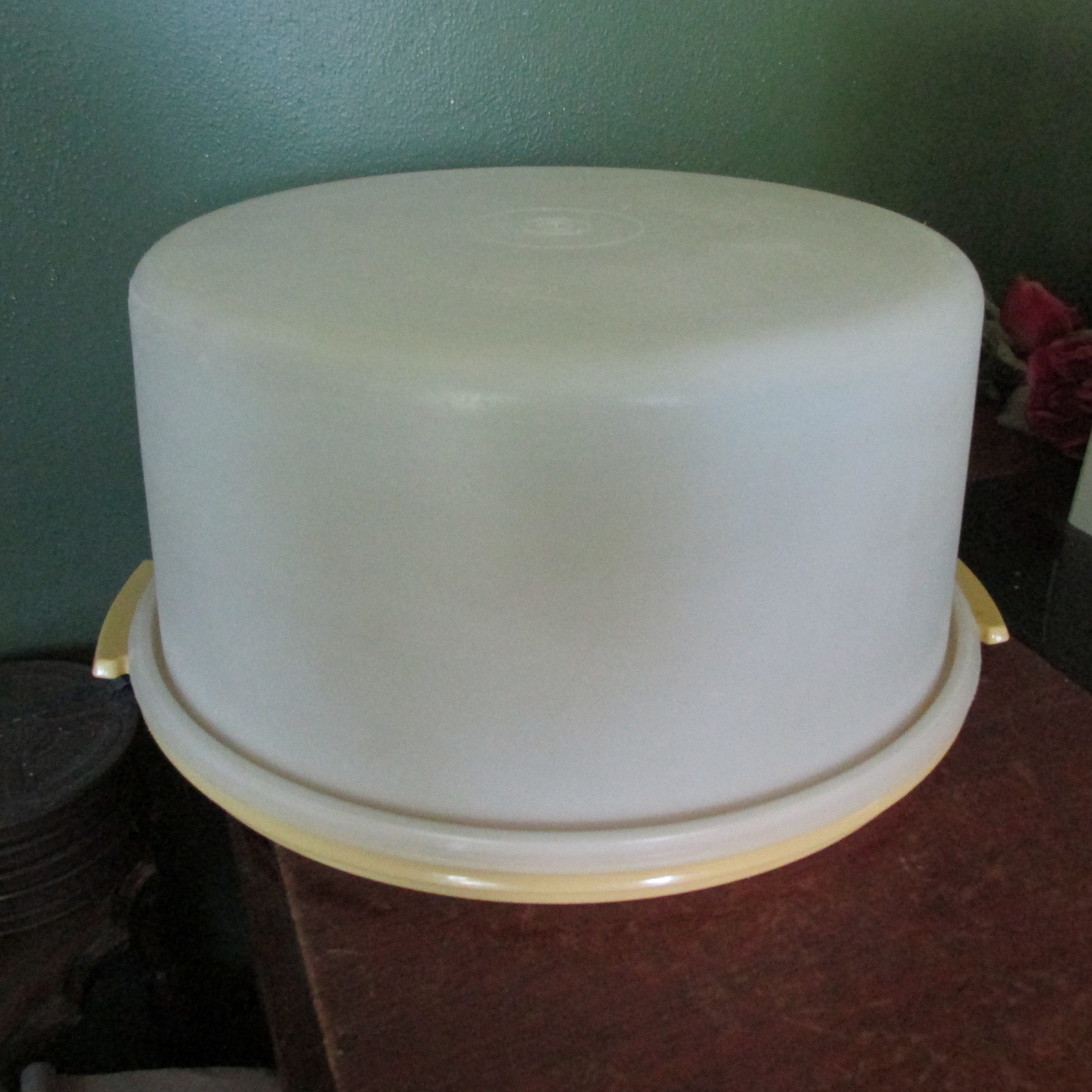 Tupperware, Kitchen, Vintage Tupperware Sheet Cake Container 6222 Gold  Base6232 Opaque Lidos