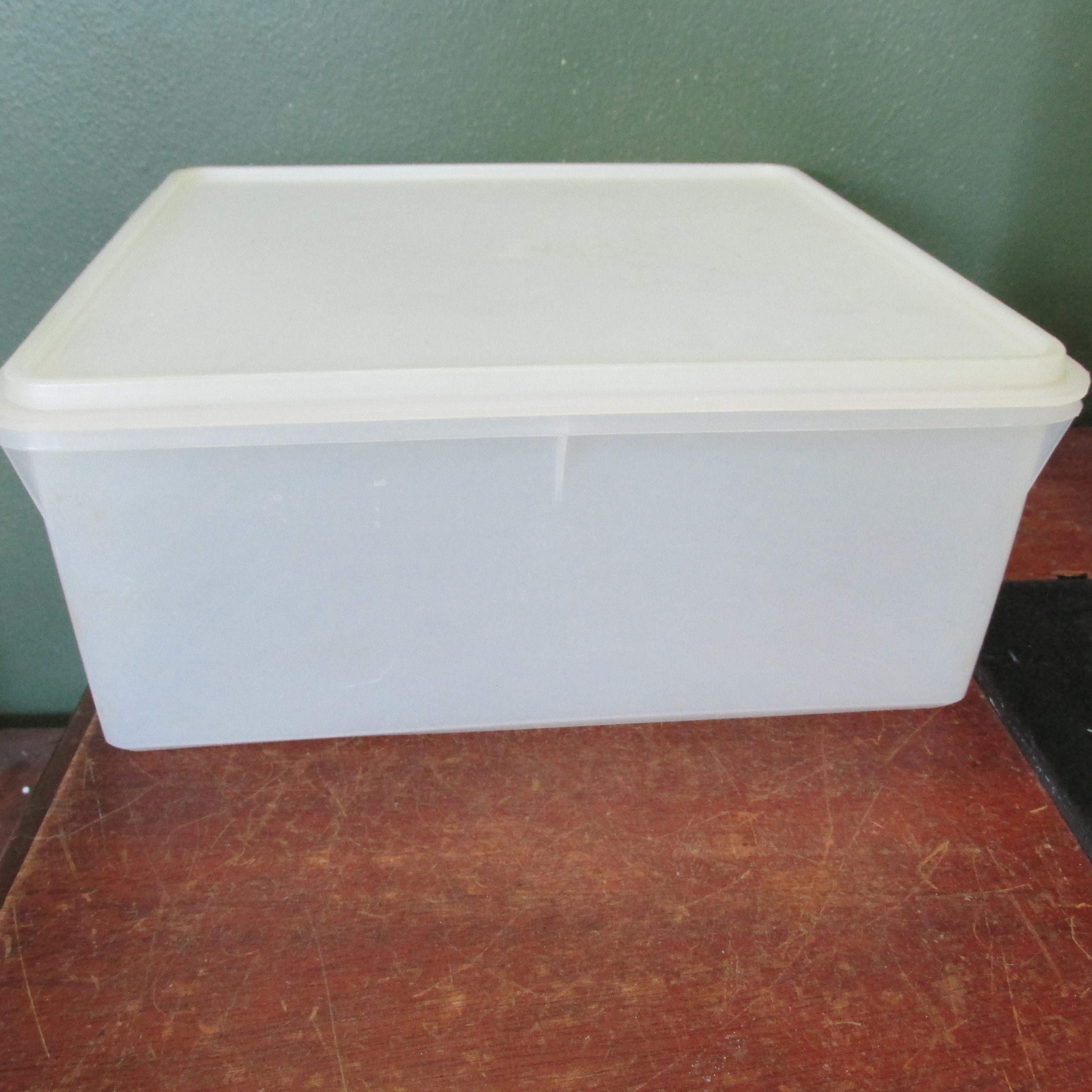 Tupperware Square Keeper Large Vintage 12 Inch Container 