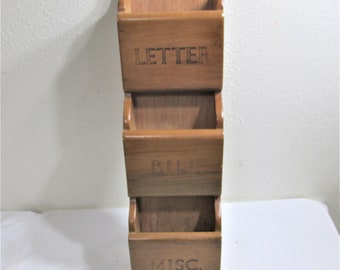Box LH00046664 'Robin' Wooden Letter Holder 