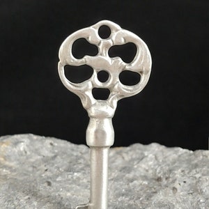 Fancy Key Necklace - Key to your heart with chain