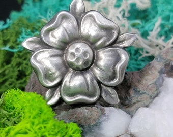 Wren Finely Handcrafted in Solid Pewter In UK Lapel Pin Badge | UK