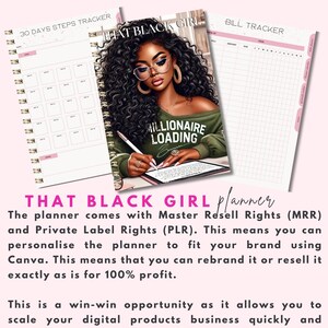 Pu&ograve; includere: Un'agenda nera e verde con il testo "That Black Girl" e "Millionaire Loading" sulla copertina. L'agenda include un tracker di passi di 30 giorni, un tracker di fatture e una sezione per appunti.