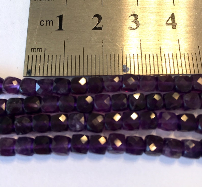 Amethyst faceted cubes 4 petite beads Bild 2