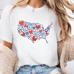 T-shirt avec nœud carte des États-Unis Comfort Colors®, chemise 4 juillet, T-shirt avec nœud patriotique, joli graphisme de l'Amérique, cadeau du jour de l'indépendance, chemise rouge blanc bleu