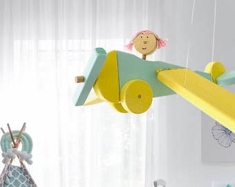 Móvil de vivero de avión de madera - Avión amarillo y turquesa - Juguete ecológico - Decoración de la habitación para niños