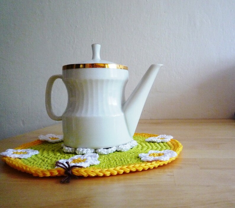 Crochet Hot Pad Gift for Her Crochet Pot Holder Country Decor Gift for Mom Apple Pot Holder Apple Hot Pad Gift for Grandma