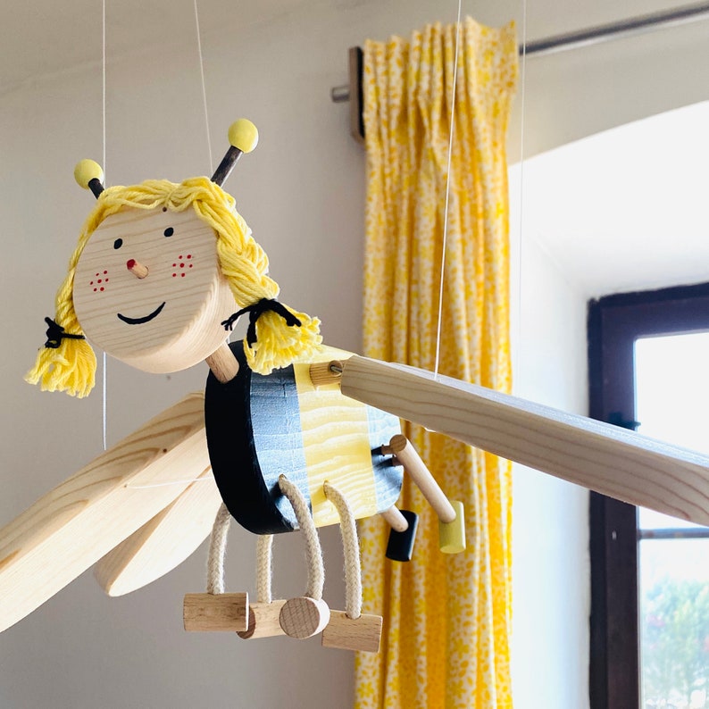 Flying Bee Baby Girl Wooden Mobile Bee Nursery Decor Crib Nursery Mobile Baby Girl Shower Gift Christmas Gift for Grandkids