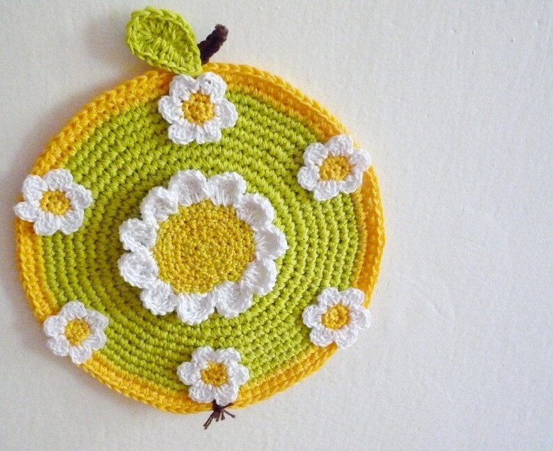 Crochet Hot Pad Gift for Her Crochet Pot Holder Country Decor Gift for Mom Apple Pot Holder Apple Hot Pad Gift for Grandma
