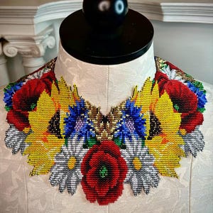 Ukrainskt bukettpärlhalsband Gerdan-halsband - Med vallmo, kamomill, solros, blåklint och vete