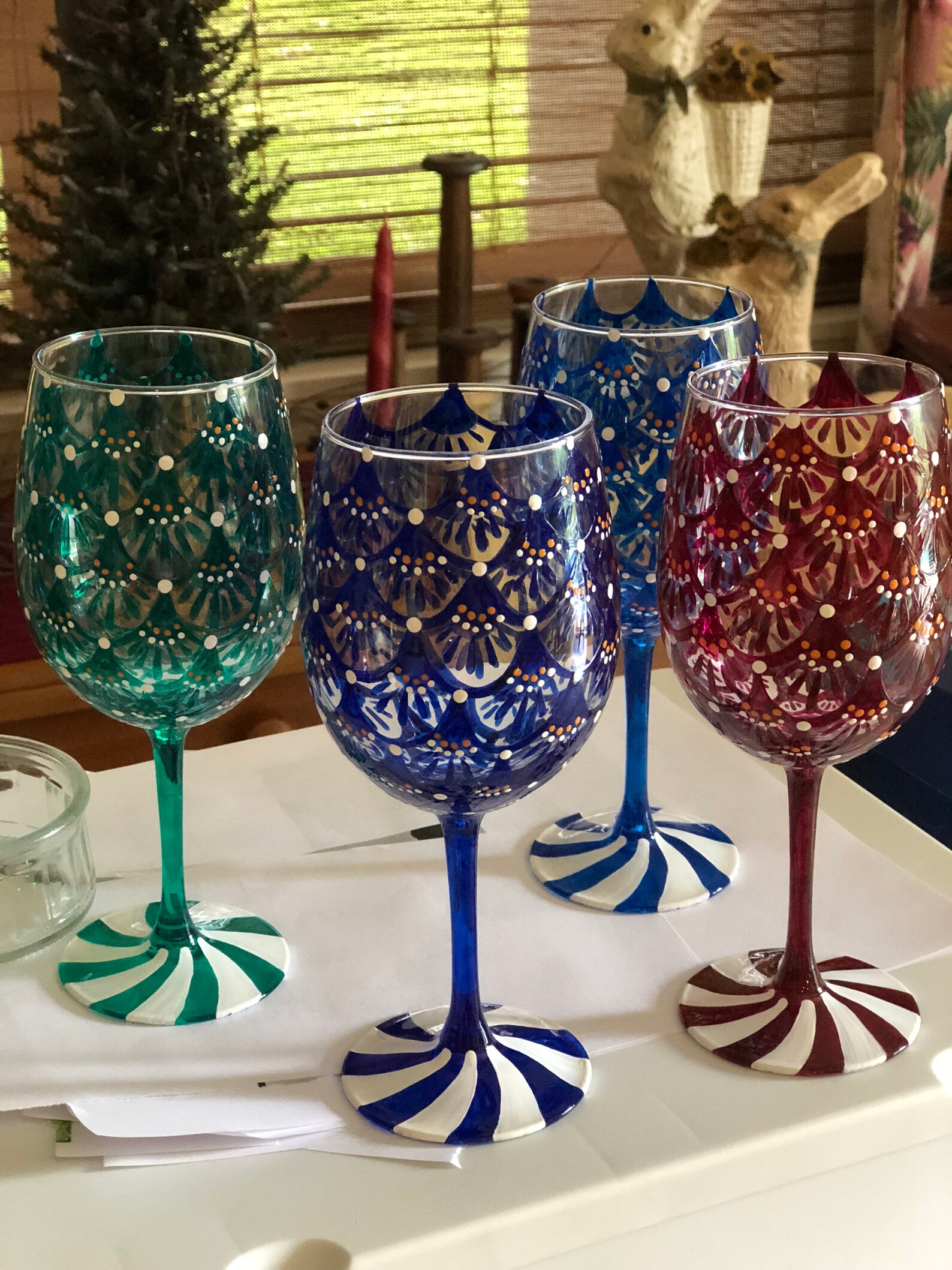 Verres à vin peints à la main dans 4 couleurs différentes avec Etsy France
