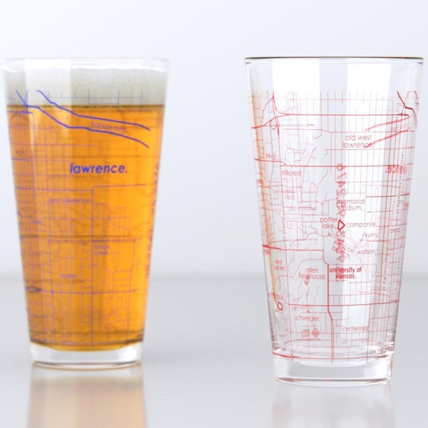 Par de vasos de pinta con el mapa de Lawrence KS - Azul y rojo