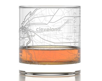 Plan de la ville de Cleveland Rocks Glass | Verre à whisky gravé (11 oz) | Verres à bourbon gravés | Cadeau pour pendaison de crémaillère | Cadeaux pour lui