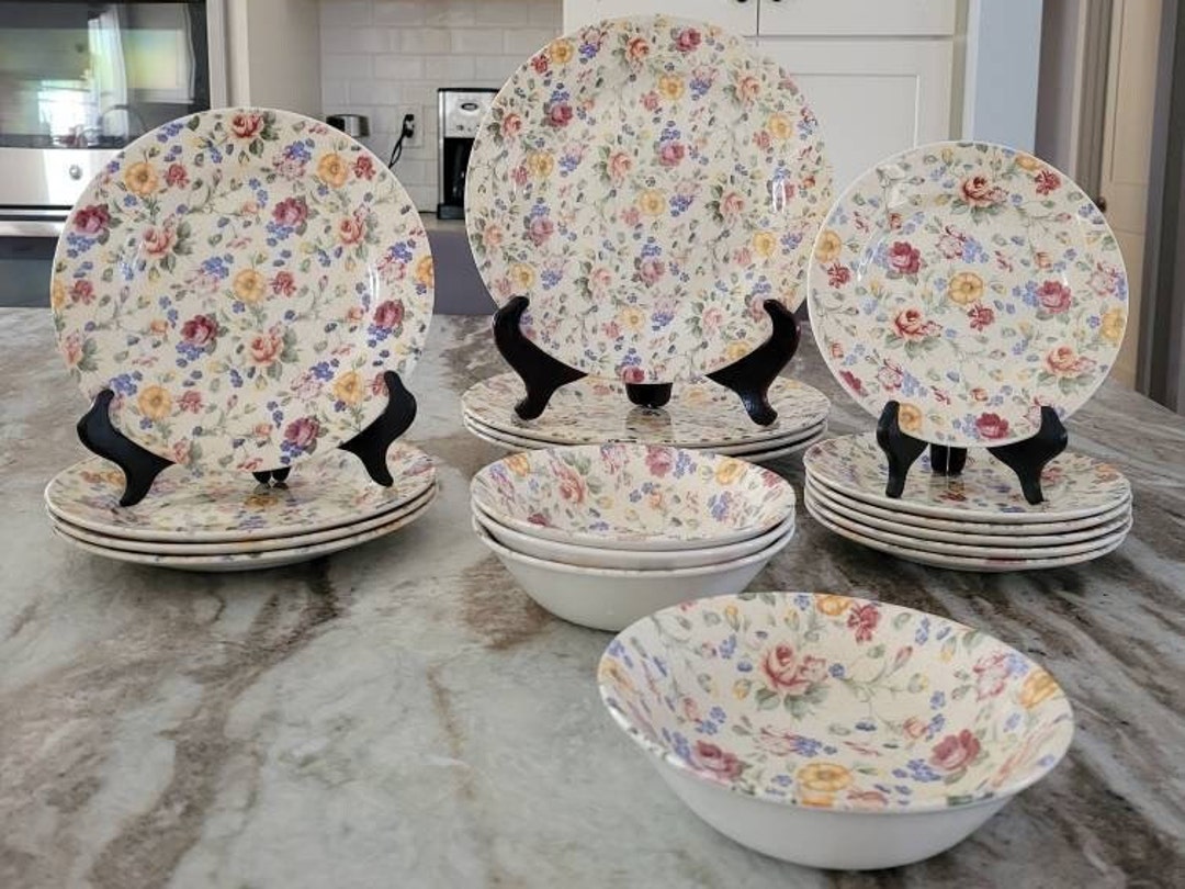 Assiettes Churchill  Rose Chintz Cranberry 276mm (Lot de 6) main image 1