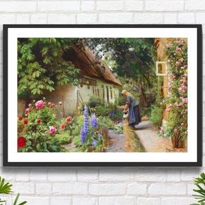 Peder Mørk Mønsted 'I fiori vengono annaffiati dietro il cortile con il tetto di paglia', stampa giclée o stampa incorniciata di un'opera d'arte paesaggistica dell'artista danese.