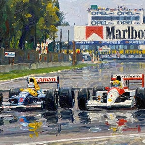 Puede incluir: Pintura al &oacute;leo de una carrera de F&oacute;rmula 1. Dos coches en primer plano, con el letrero de Marlboro al fondo. La pista est&aacute; mojada, reflejando los coches y el cielo.