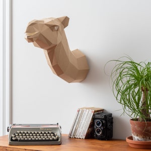 Camel 3d papercraft. Con questo acquisto riceverai file PDF digitali scaricabili per questa scultura di carta fai da te.