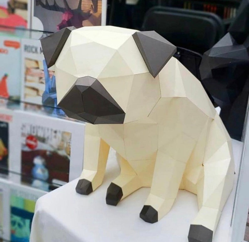 Mopshond Papercraft. Je ontvangt SVG-bestanden plus een digitaal pdf-bestandssjabloon en instructies voor deze doe-het-zelf-moderne papieren sculptuur. afbeelding 6