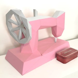 Machine à coudre 3D papercraft, SVG, fichier numérique PDF avec modèles et instructions pour cette sculpture en papier DIY.