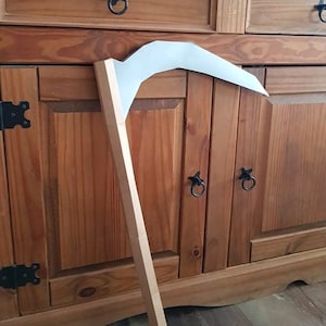 Scythe 3D Papercraft. get SVG, PDF digital file pattern and instruction for this DIY 3d papercraft low poly paper decor.
