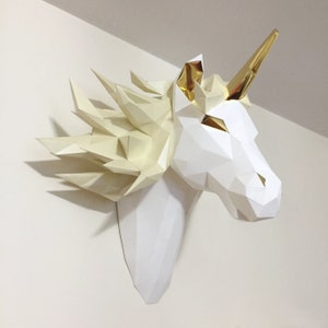 Einhorn Papercraft. Mystisch Geist, PDF und SVG digitale Datei mit Vorlagen und Anweisungen für diese DIY (do it yourself) Papierskulptur.