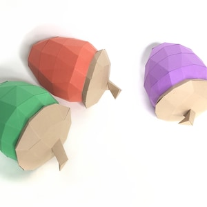 Bellota de papel. Recibirás un archivo digital SVG y PDF con un patrón de plantilla de dos tamaños e instrucciones para este modelo de papel DIY de baja poligonización.