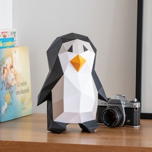 Manualidad 3D de pingüino bebé. Consigue plantillas digitales SVG y PDF e instrucciones para esta decoración 3D DIY. Cricut, Cameo y Scanncut.