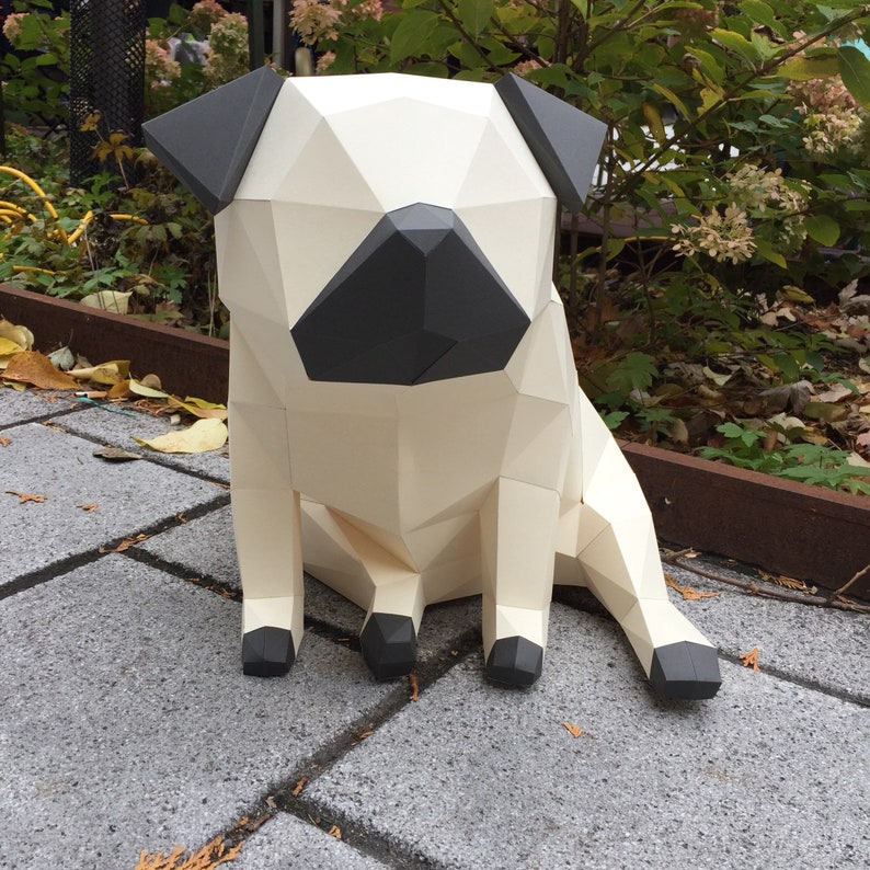Mopshond Papercraft. Je ontvangt SVG-bestanden plus een digitaal pdf-bestandssjabloon en instructies voor deze doe-het-zelf-moderne papieren sculptuur. afbeelding 5