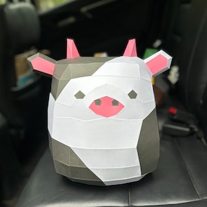 Mucca rotonda 3D in carta. Riceverai il modello in formato digitale SVG DXF PDF e le istruzioni per questa decorazione fai da te in carta.