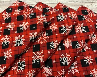 Christmas Cloth Napkins- Set of 4- Buffalo Check Snowflake- Dinner Table, Everyday, Holiday Party- Hostess or Housewarming Gift- Custom Size