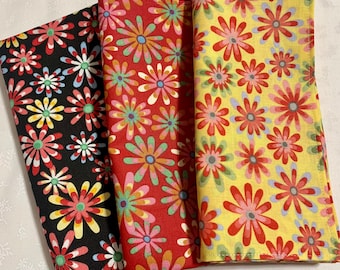 Crazy Daisy Cloth Napkins- Custom Double Sided Napkins - 100% Cotton Dinner Napkins- Retro print- Reversible 2-ply Reusable