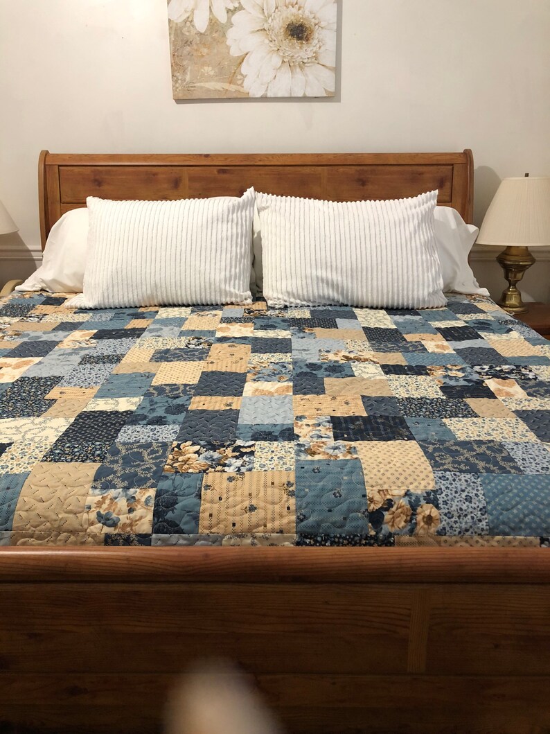 Beautiful Farmhouse Style Bed Quilt Traditional Patchwork twin Size