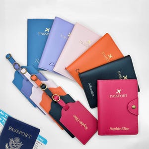 Premium gepersonaliseerde paspoorthoes en bagagelabel: aangepaste reisset van eco-leer met monogram, gepersonaliseerd cadeau voor reizigers