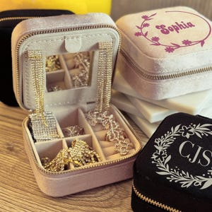Portagioie in velluto con nome personalizzato con specchio Custodia da viaggio personalizzata per anelli, orecchini, collane, damigelle, amiche, regalo di nozze